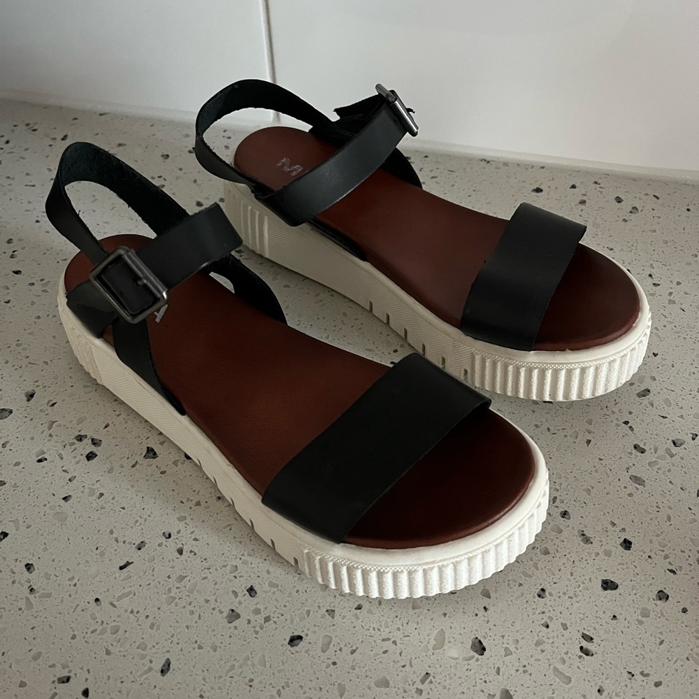 Mia Sandals